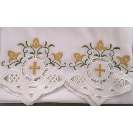 Obrus ołtarzowy haftowany - wzór eucharystyczny (109) - zdjęcie 2 - Obrus ołtarzowy haftowany - wzór eucharystyczny (109)