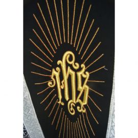 Kapa rzymska czarno-srebrna Chrystus Ukrzyżowany - zdjęcie 2 - Kapa rzymska czarno-srebrna Chrystus Ukrzyżowany