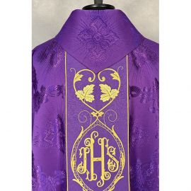 Ornat gotycki fioletowy, haftowany IHS (22K) - zdjęcie 5 - Ornat gotycki fioletowy, haftowany IHS (22K)