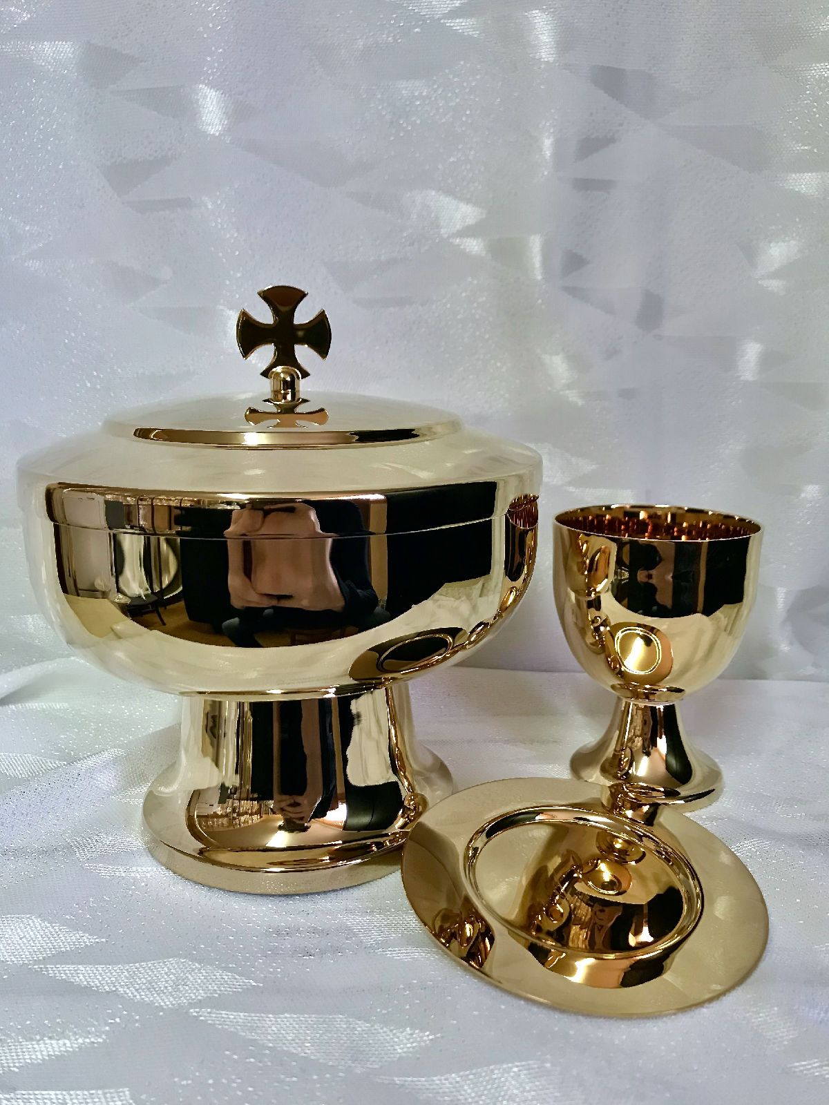 Puszka pod dwiema postaciami - koncelebra, mosiężna, pozłacana 16 cm - Brak kategorii - Nowość
