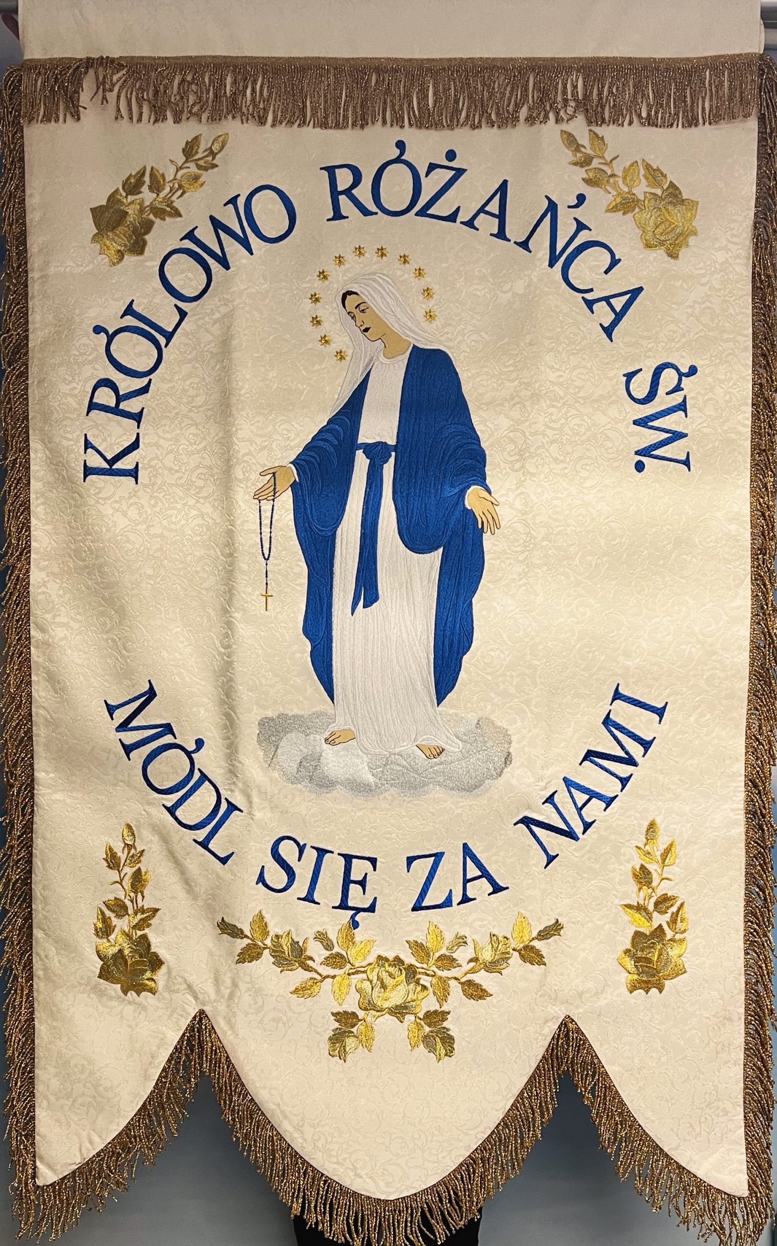 Chorągiew haftowana Matka Boża Różańcowa