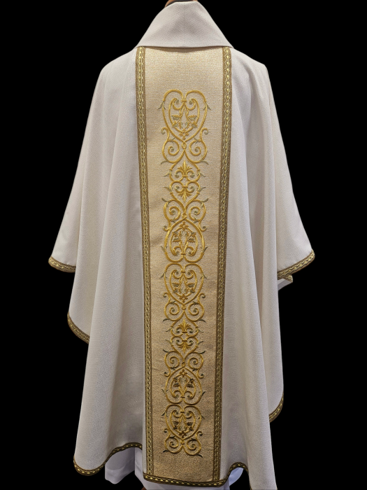 Ornat haftowany Święty Charbel – kremowy - zdjęcie 4