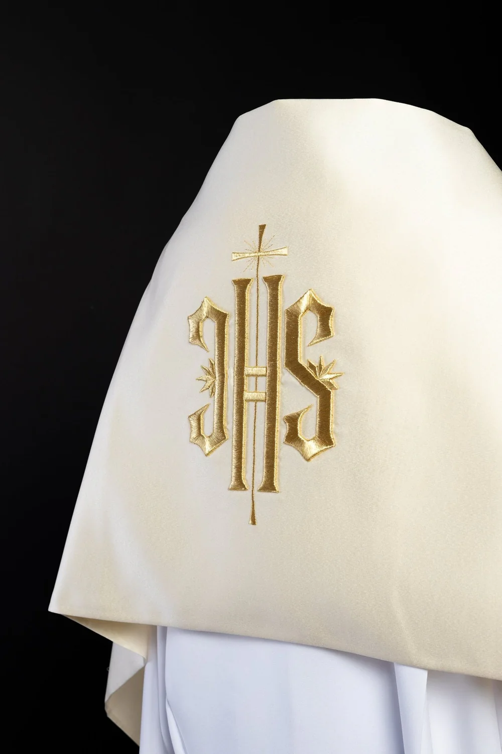 Welon liturgiczny IHS haftowany, ecru satyna (17) - WELONY
