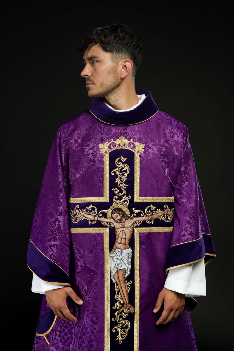 Ornat haftowany Jezus na krzyżu - fiolet (190) - zdjęcie 2
