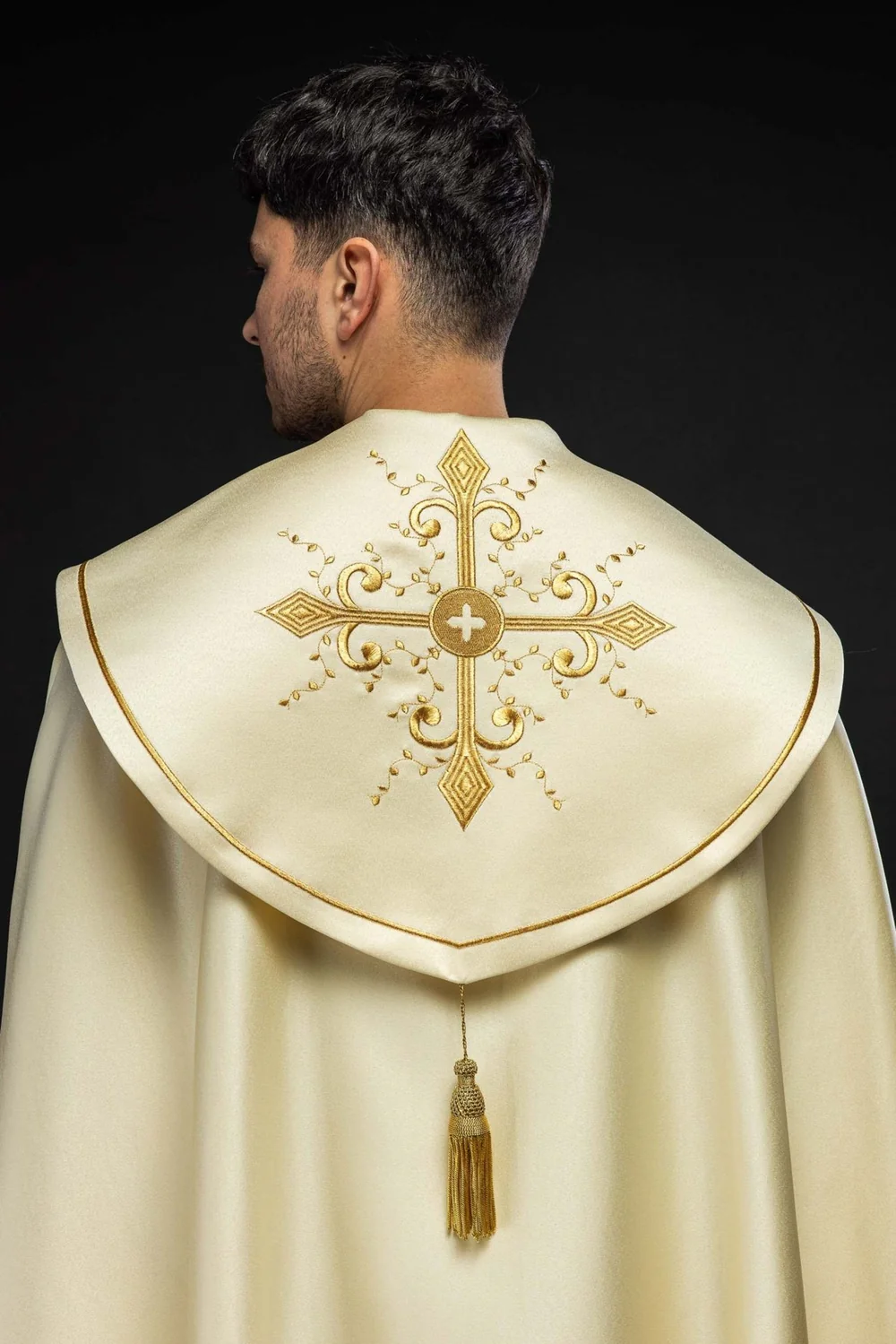 Kapa liturgiczna haftowana Krzyż - ecru (41) - zdjęcie 2