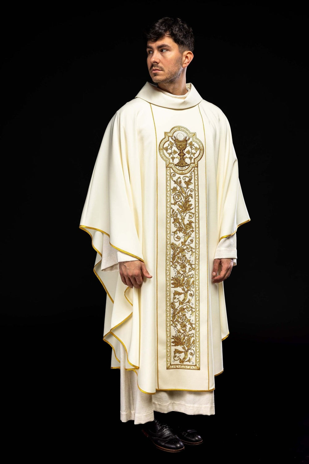 Ornat haftowany z symbolem kielicha eucharystycznego - ecru (H12) - zdjęcie 2