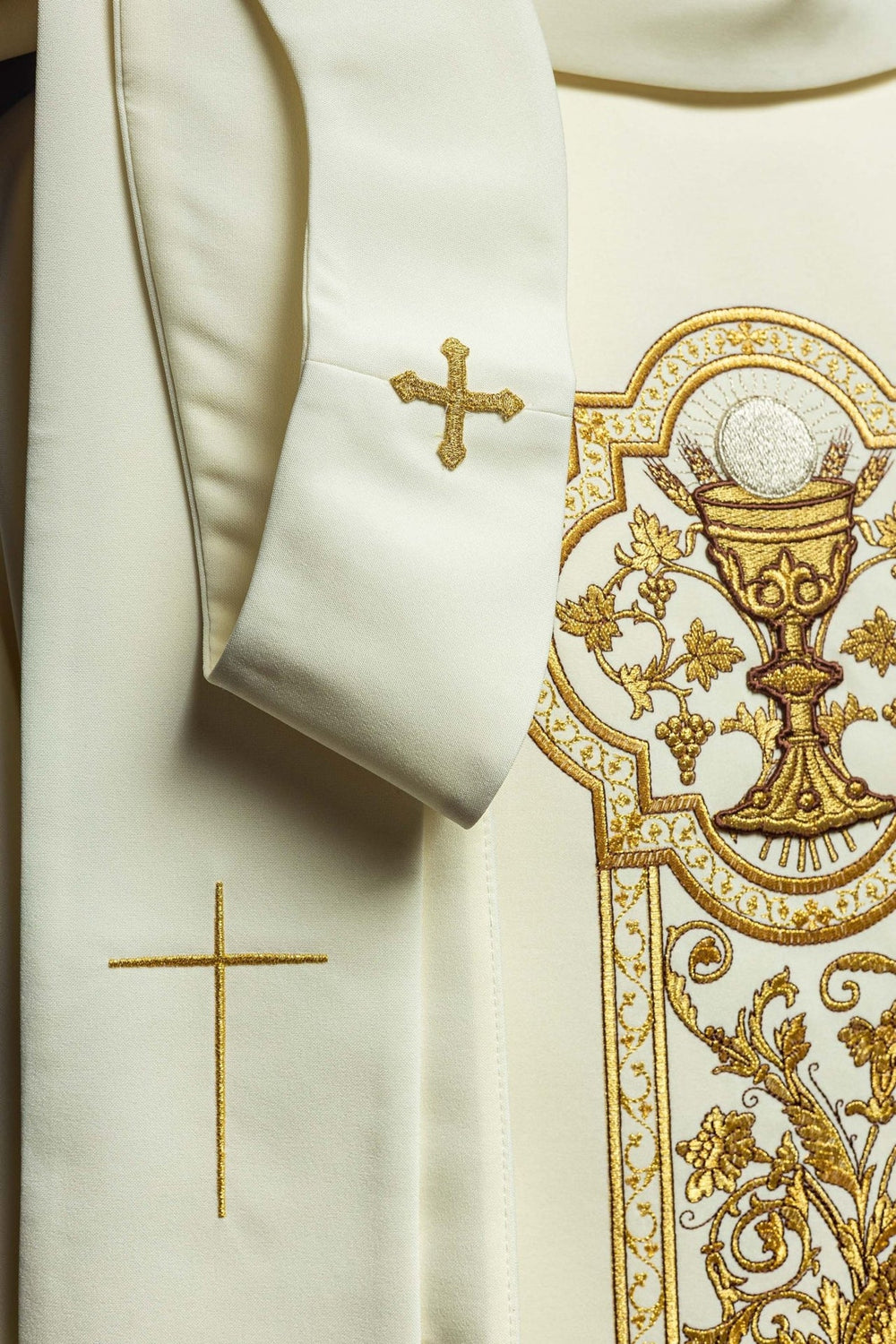 Ornat haftowany z symbolem kielicha eucharystycznego - ecru (H12) - zdjęcie 5