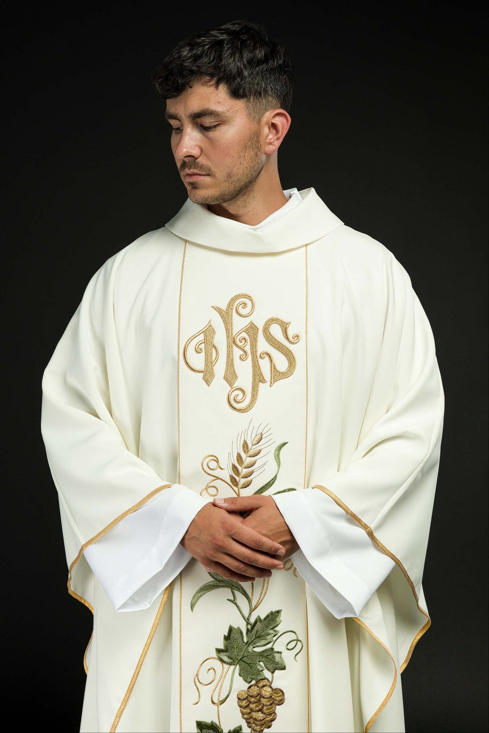 Ornat haftowany IHS, kłosy, winogrona - ecru (H24)