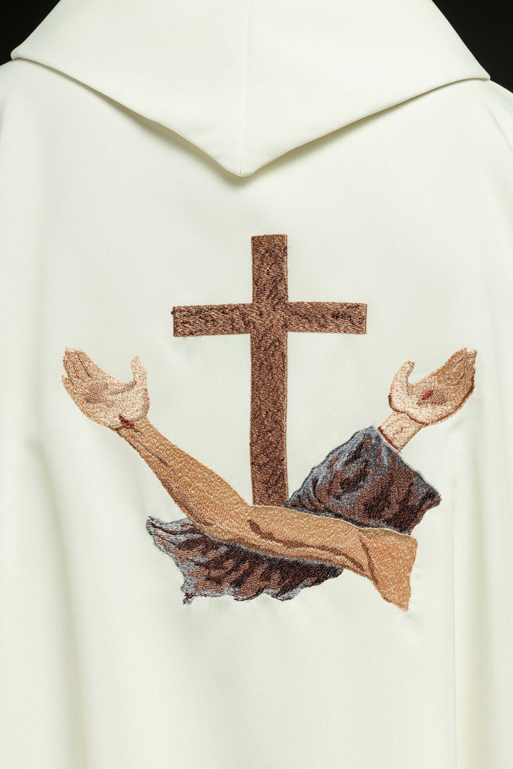 Ornat zdobiony franciszkańskim krzyżem TAU - ecru - zdjęcie 5