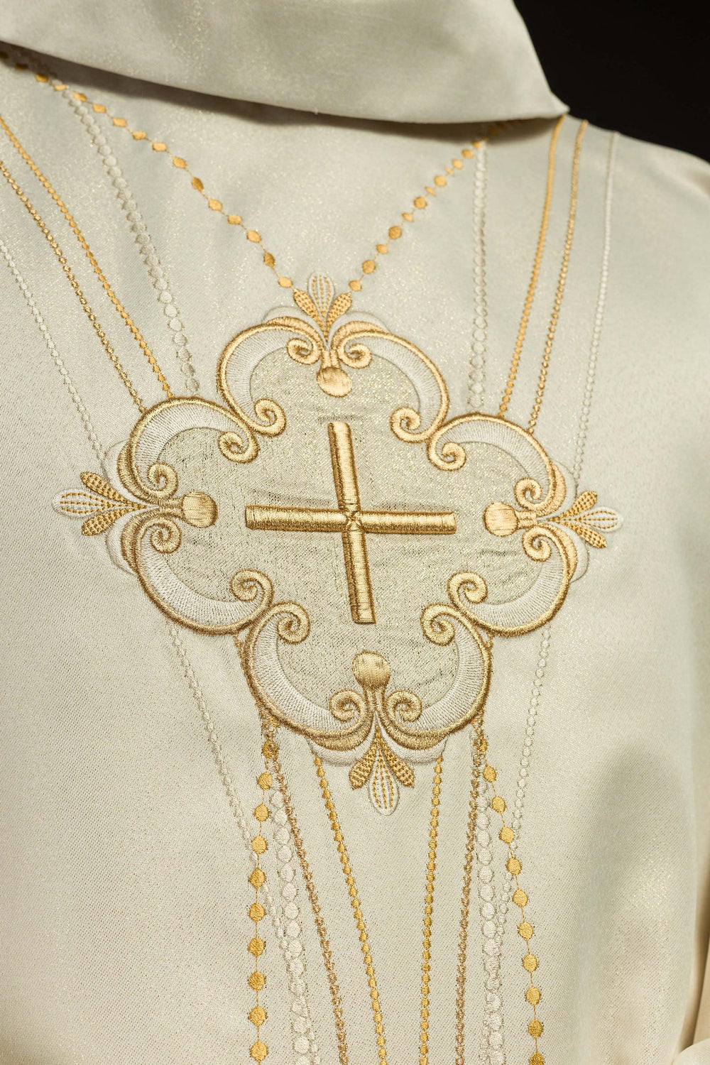 Ornat inspirowany różańcem - błyszcząca ecru tkanina (H66) - zdjęcie 4