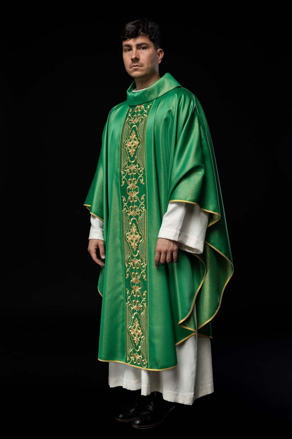 Ornat bogato haftowany, tkanina błyszcząca - zielony (H78) - zdjęcie 7