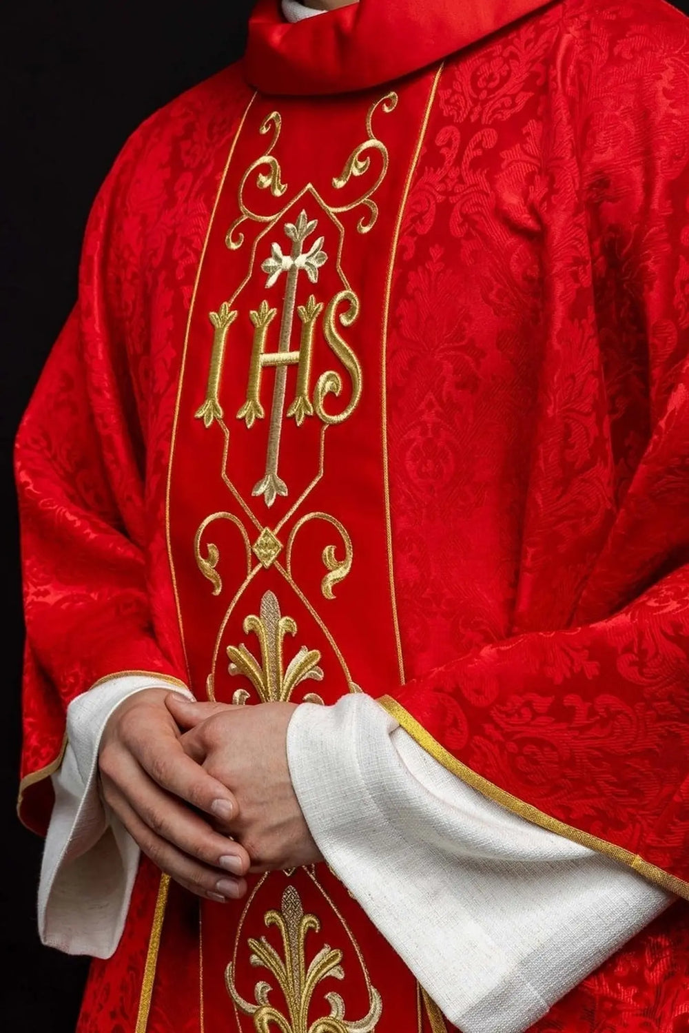 Ornat bogato haftowany IHS - czerwony (H162) - zdjęcie 3